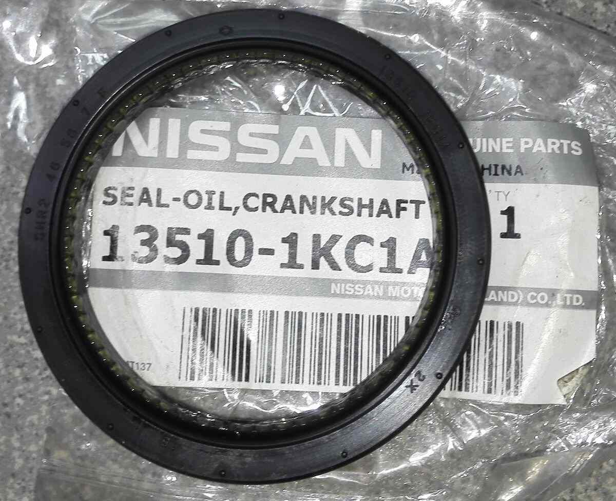 САЛЬНИК КОЛЕНВАЛА NISSAN 135101KC1A