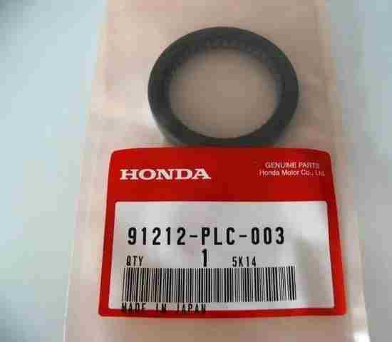 САЛЬНИК КОЛЕНВАЛА HONDA 91212PR3003
