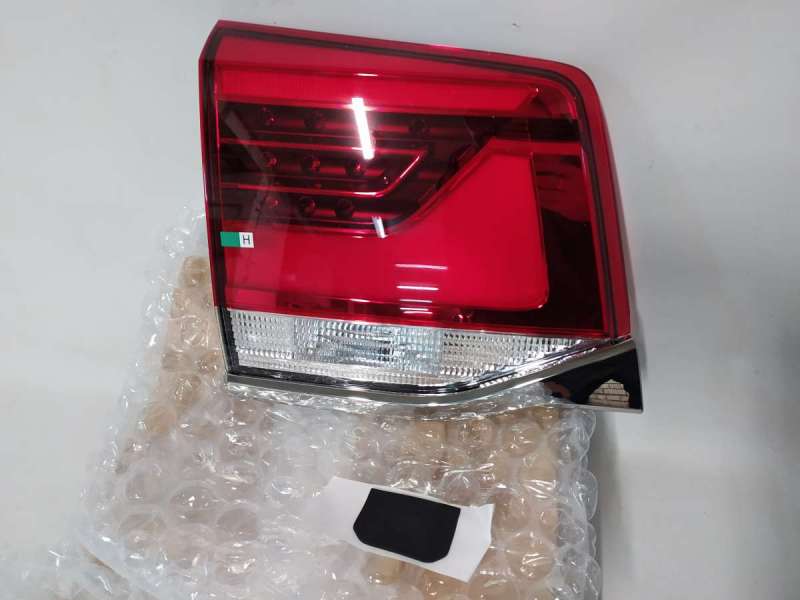 ФОНАРЬ В КРЫШКУ БАГАЖНИКА TOYOTA 8159160371