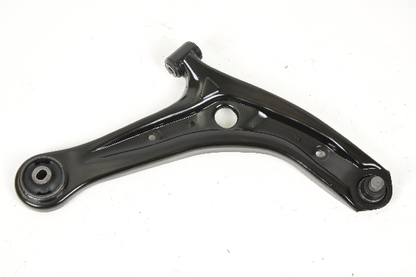 РЫЧАГ ПОДВЕСКИ SH AUTOPARTS SH31070